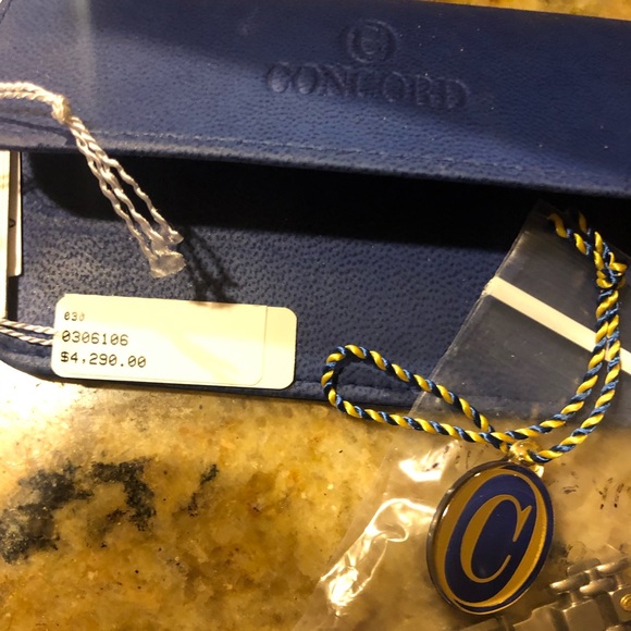 Authentic CONCORD SARATOGA DIAMOND 18kt GOLD WATCH - Picture 4 of 8